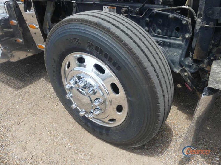 2012-peterbilt-389-image-11