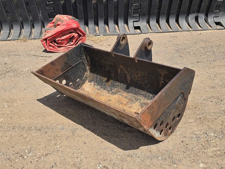 caterpillar-416d-image-1
