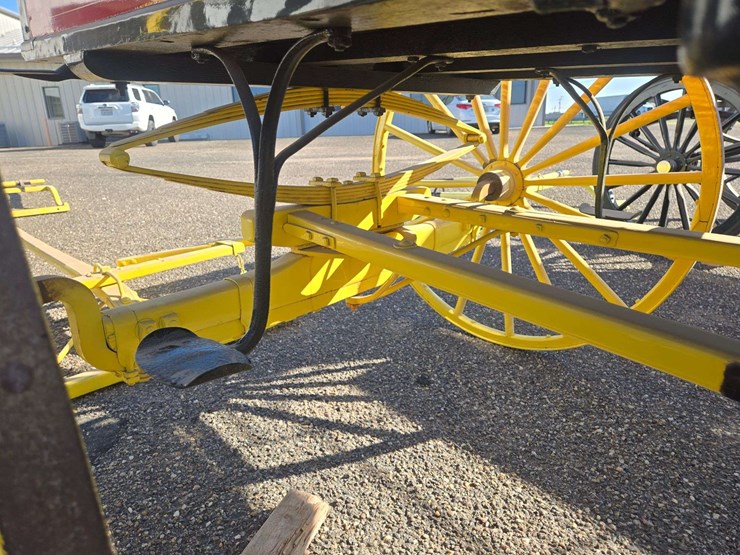 red-and-yellow-horse-drawn-carriage-image-21