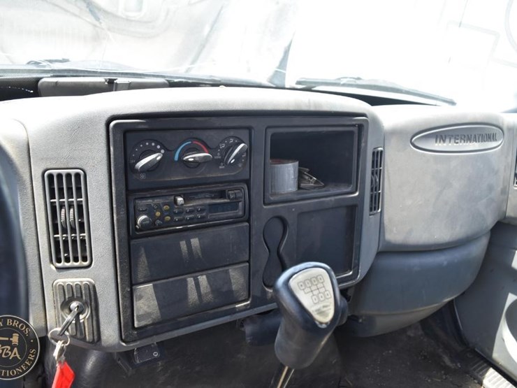 2005-international-durastar-4300-image-30