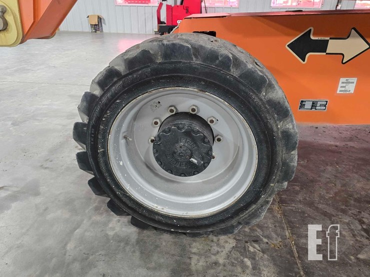 2016-jlg-800aj-image-24