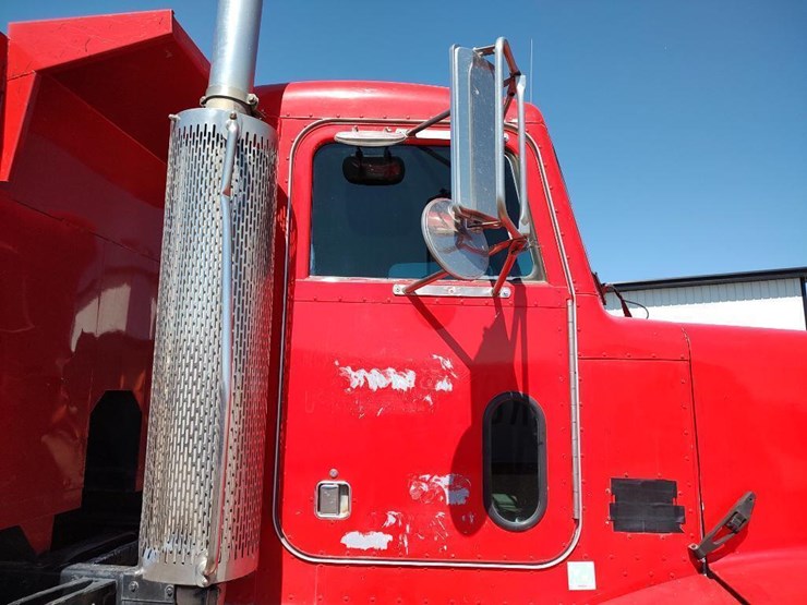 1996-peterbilt-377-image-27