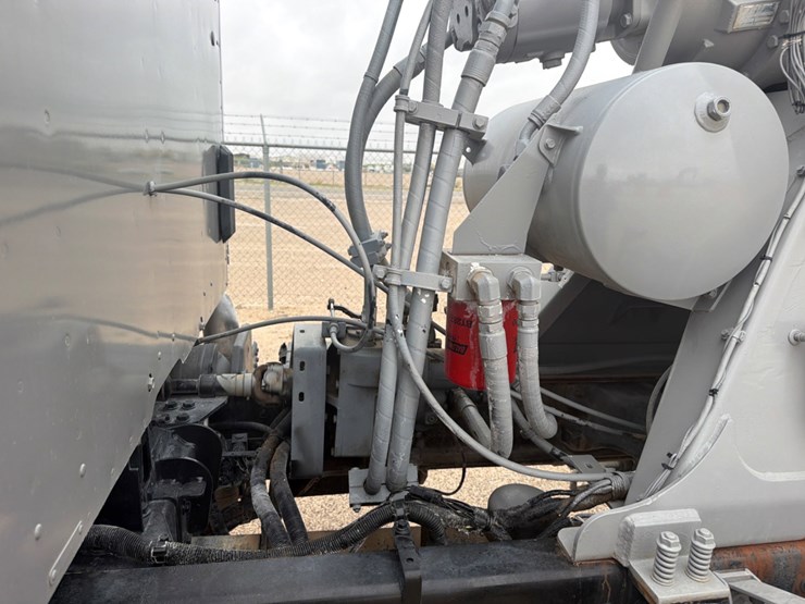 2016-kenworth-t880-image-14