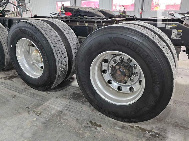 2013-peterbilt-386-image-31