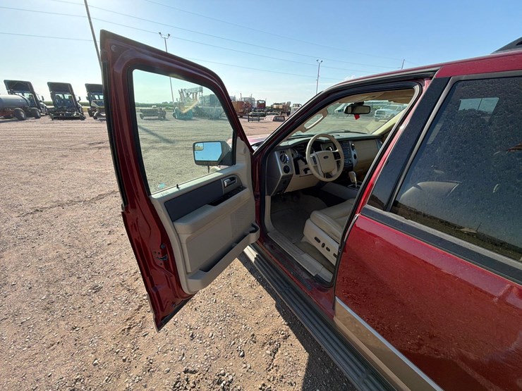 2013-ford-expedition-image-12