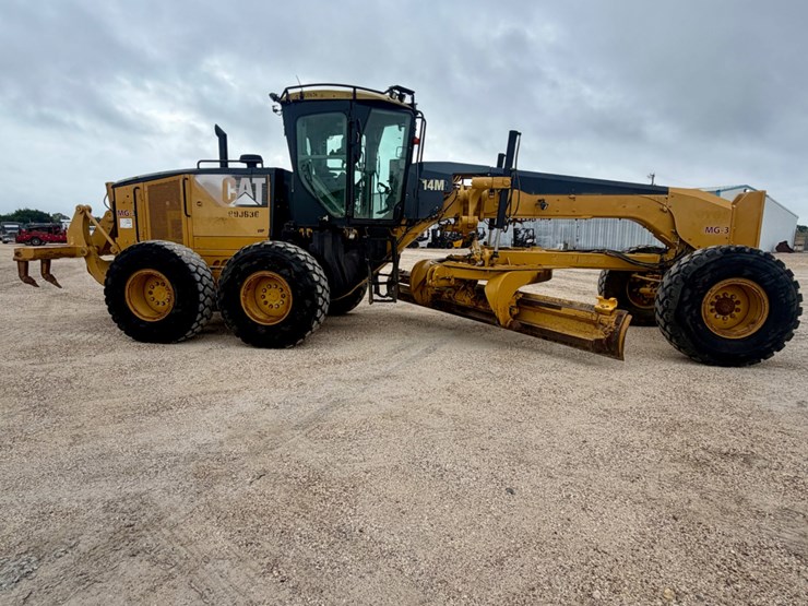 2012-caterpillar-14m-image-4