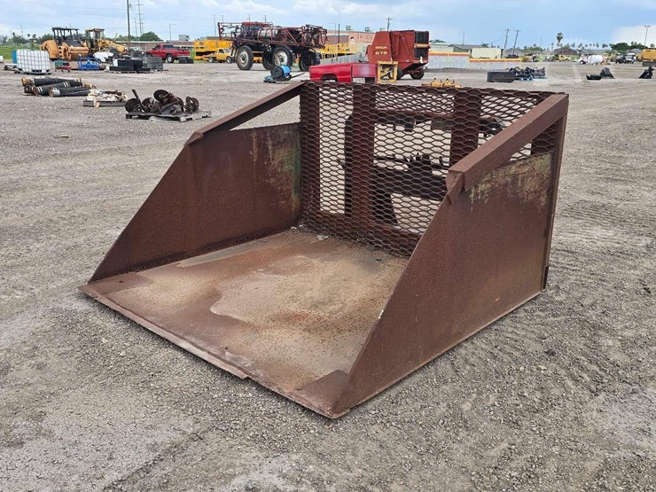 2015-deere-318e-image-1