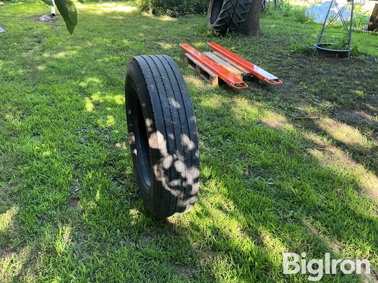 roadmaster-285/75r24.5-truck-tire-image-5