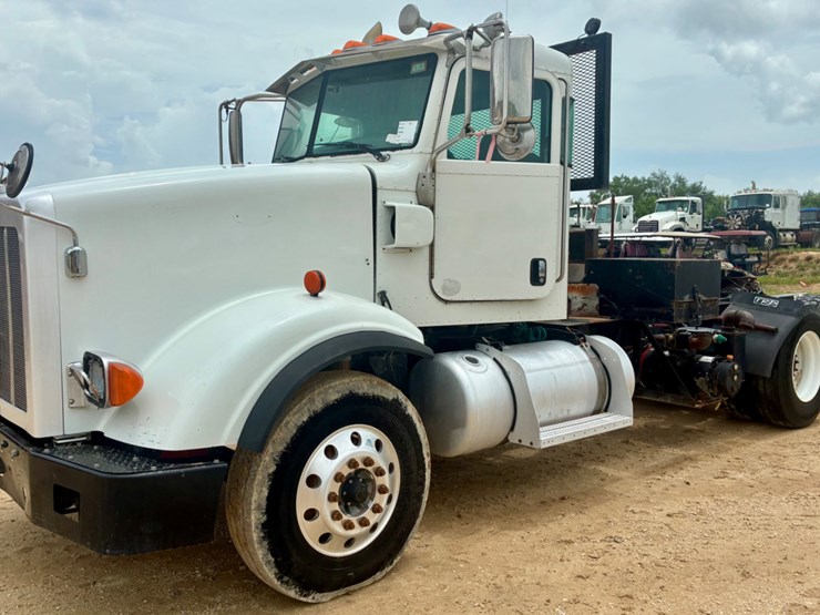 2016-peterbilt-367-image-1