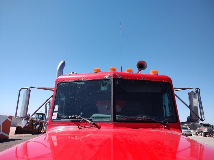 1996-peterbilt-377-image-9