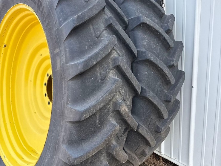 2013-john-deere-8235r-image-92