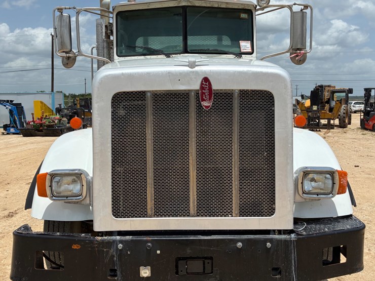 2016-peterbilt-367-image-2
