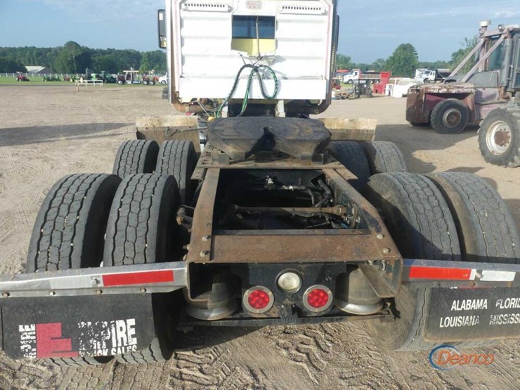 2016-freightliner-122sd-image-7