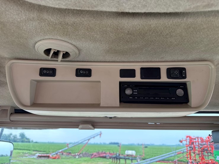 2014-john-deere-8320r-image-82