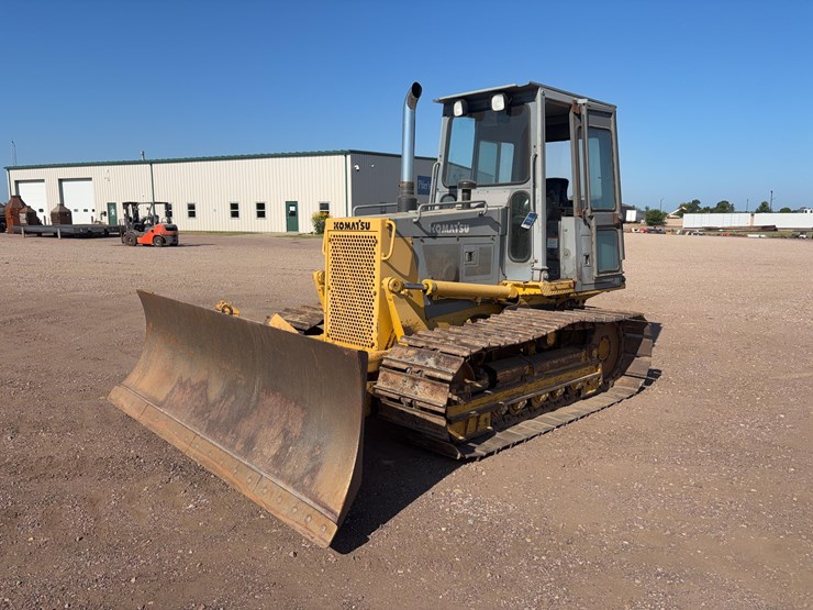 2002-komatsu-d38p-dozer-image-1