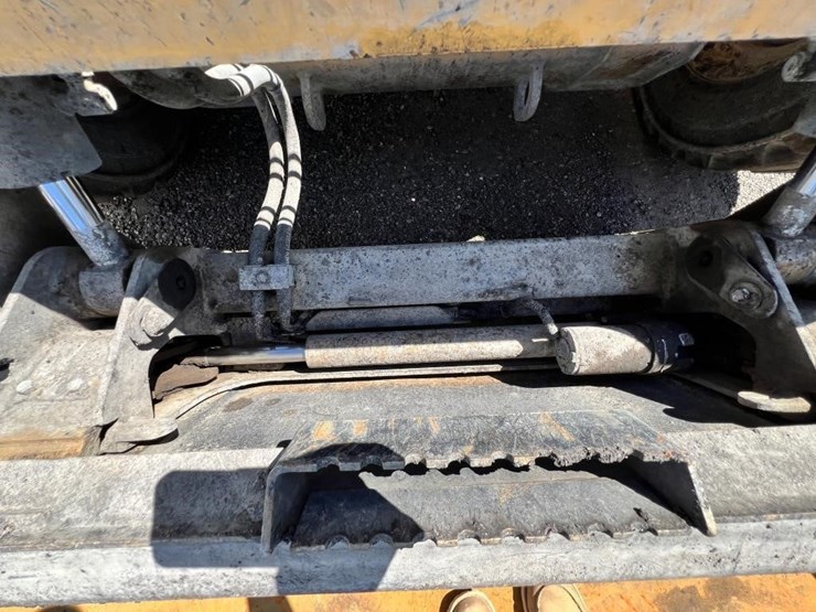2015-caterpillar-246d-image-9