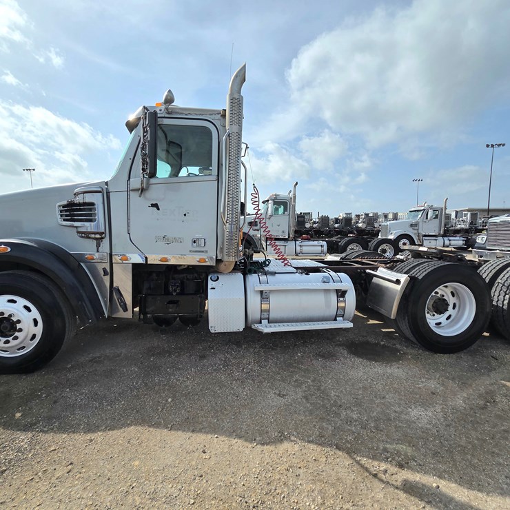 2012 FREIGHTLINER 122SD