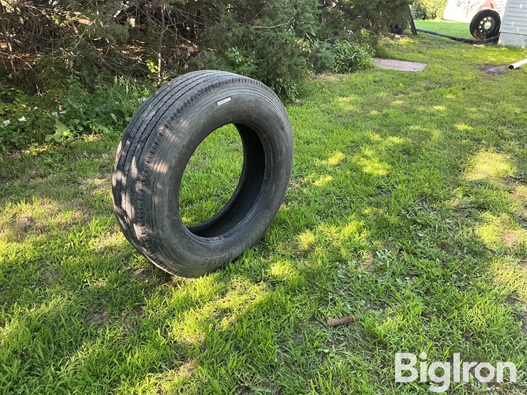 roadmaster-285/75r24.5-truck-tire-image-3