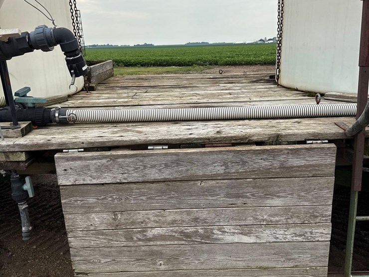 9ft-x-20-1/2ft-wooden-flatbed-w/-poly-tanks-&-pump-image-28