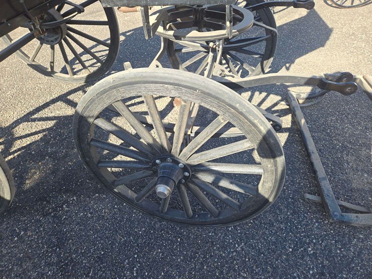 black-horse-drawn-carriage-image-12