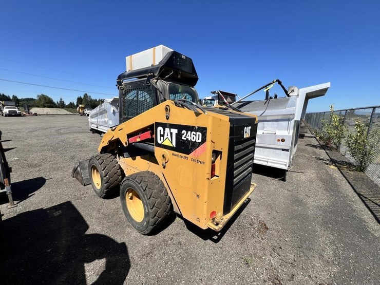 2015-caterpillar-246d-image-3