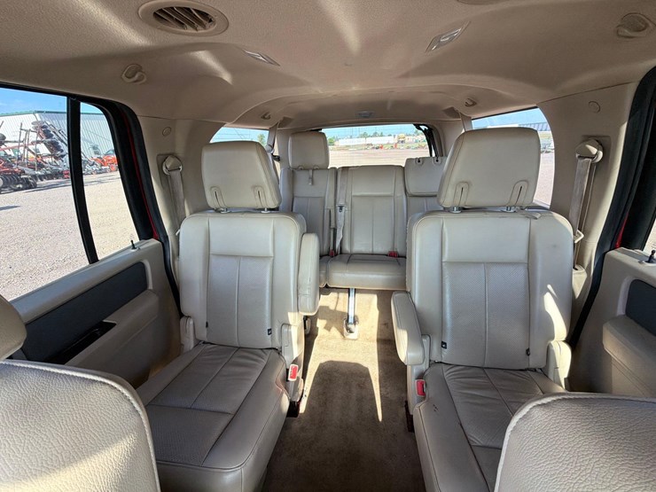 2013-ford-expedition-image-23