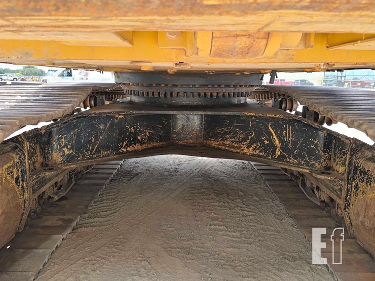 2017-caterpillar-349fl-image-28