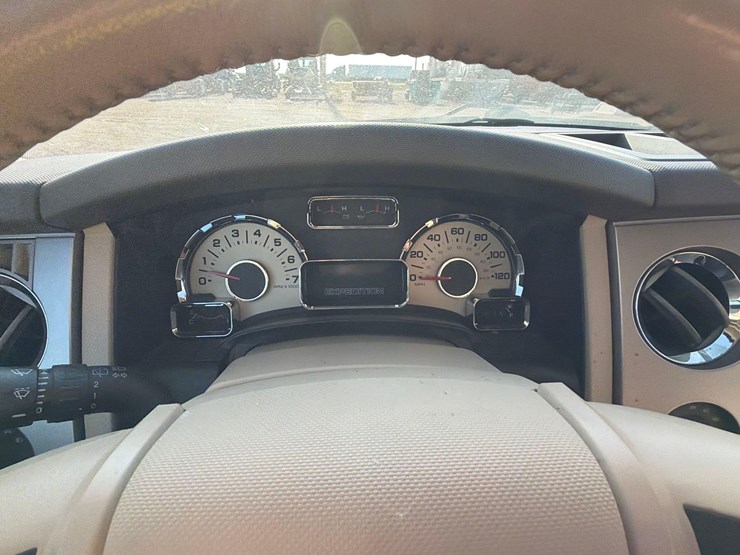 2013-ford-expedition-image-19
