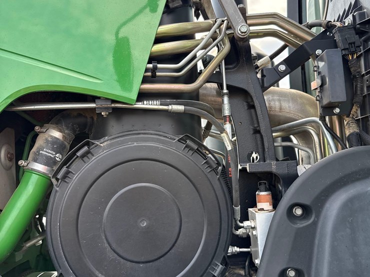 2014-john-deere-8320r-image-108