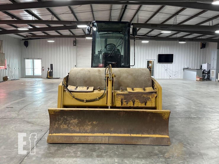 2012-caterpillar-cs64-image-7