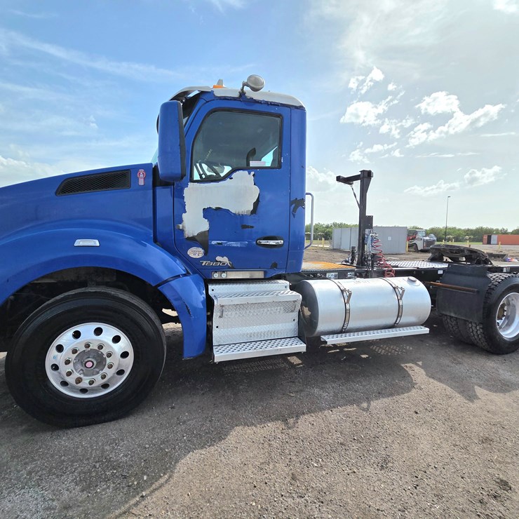 2015 KENWORTH T880