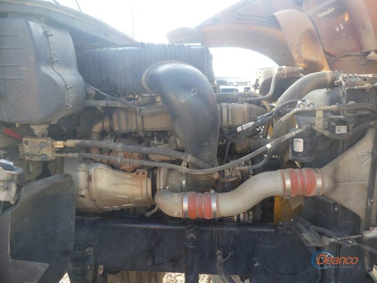 2016-freightliner-122sd-image-10