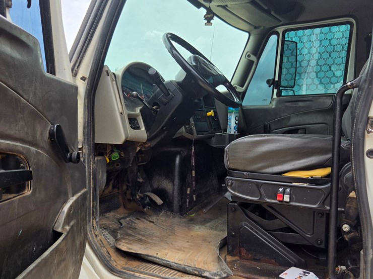 2019-international-durastar-4300-image-9