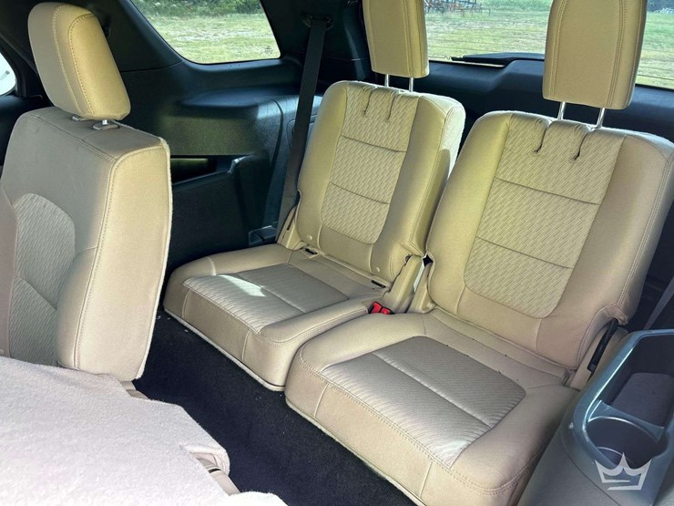 2016-ford-explorer-image-21
