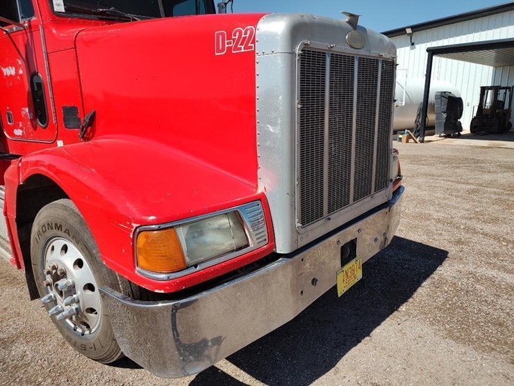 1996-peterbilt-377-image-28