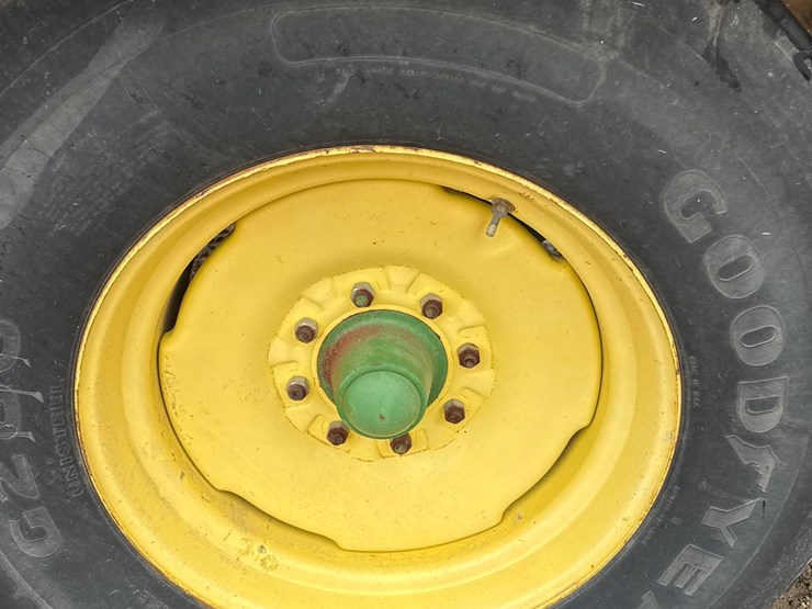 9ft-x-20-1/2ft-wooden-flatbed-w/-poly-tanks-&-pump-image-33
