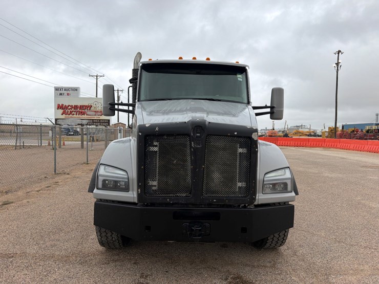 2016-kenworth-t880-image-3