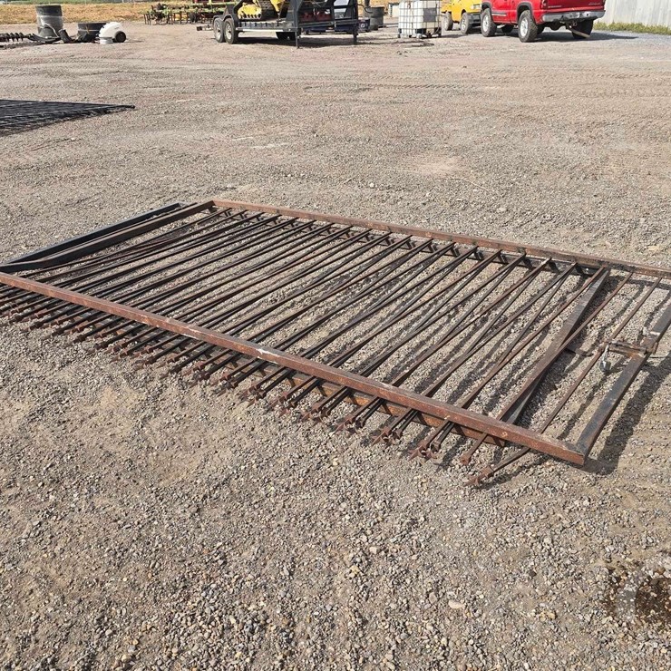 18 FOOT 6 INCH BI-PARTING IRON GATE