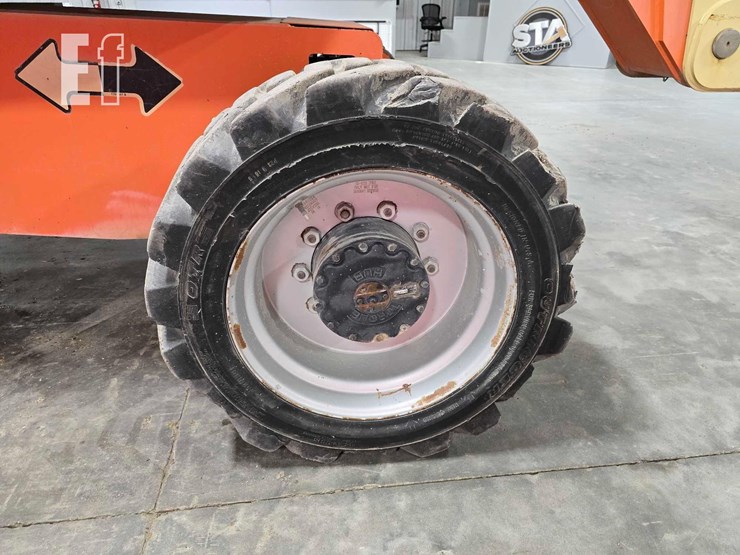 2016-jlg-800aj-image-23