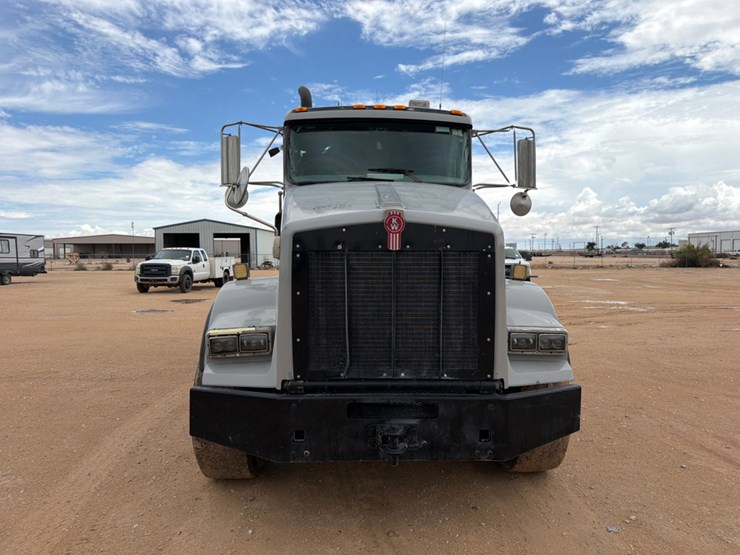 2009-kenworth-t800-image-2