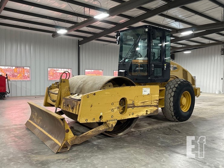 2012-caterpillar-cs64-image-1