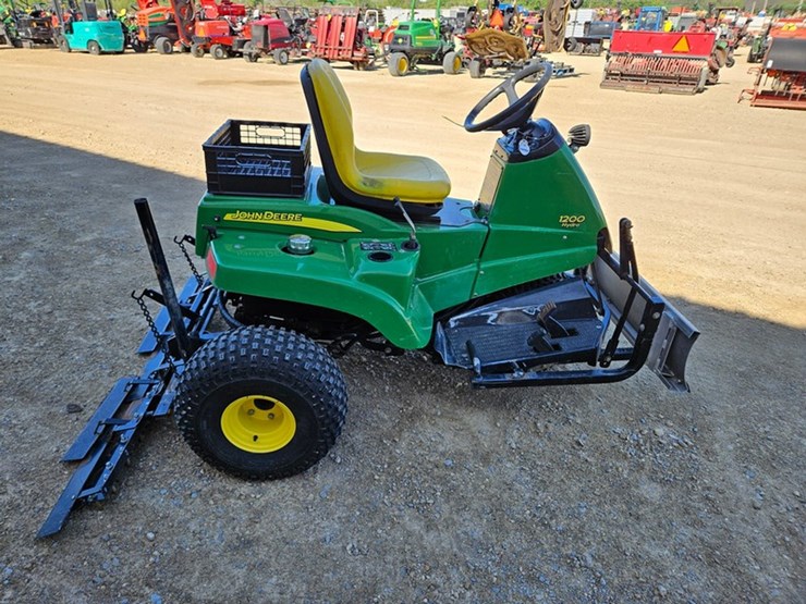 2011-john-deere-1200-image-6