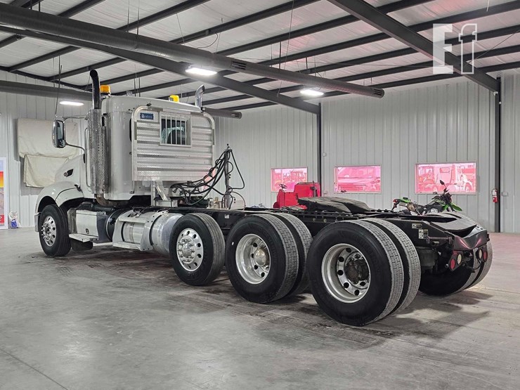 2013-peterbilt-386-image-4
