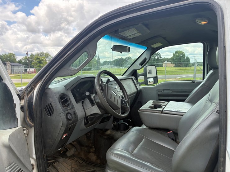 2015-ford-f550-image-9