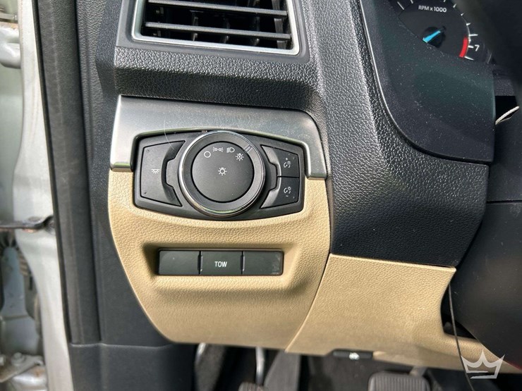 2016-ford-explorer-image-15