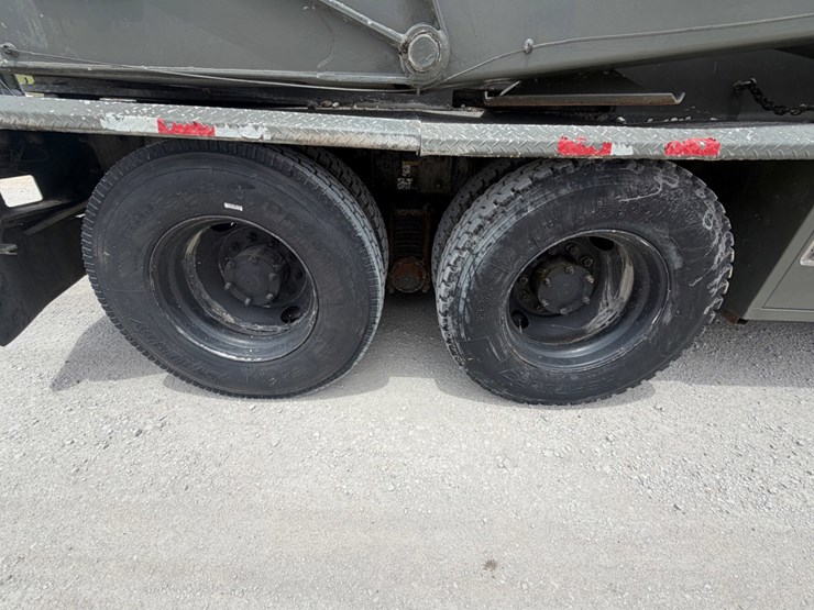 1999-mack-rd688s-image-16