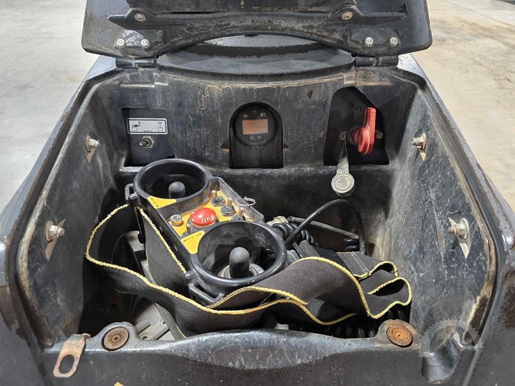2019-bomag-bmp8500-image-9
