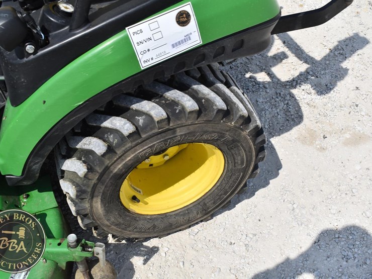 2017-john-deere-1025r-image-22