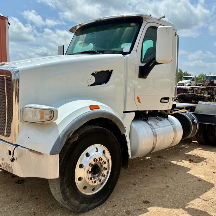 2020 PETERBILT 567