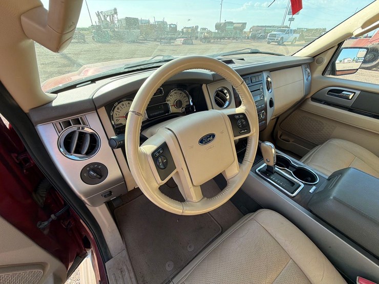 2013-ford-expedition-image-15